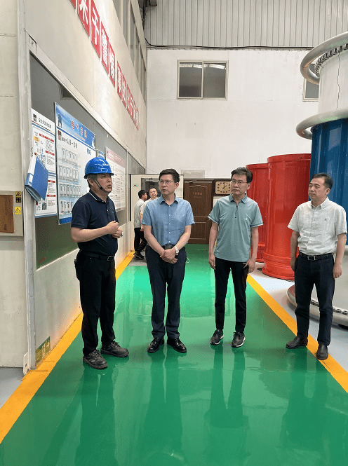 袁羽钧一行在江都区委常委,宣传部长闫冬梅,江都区政府副区长兼武坚镇