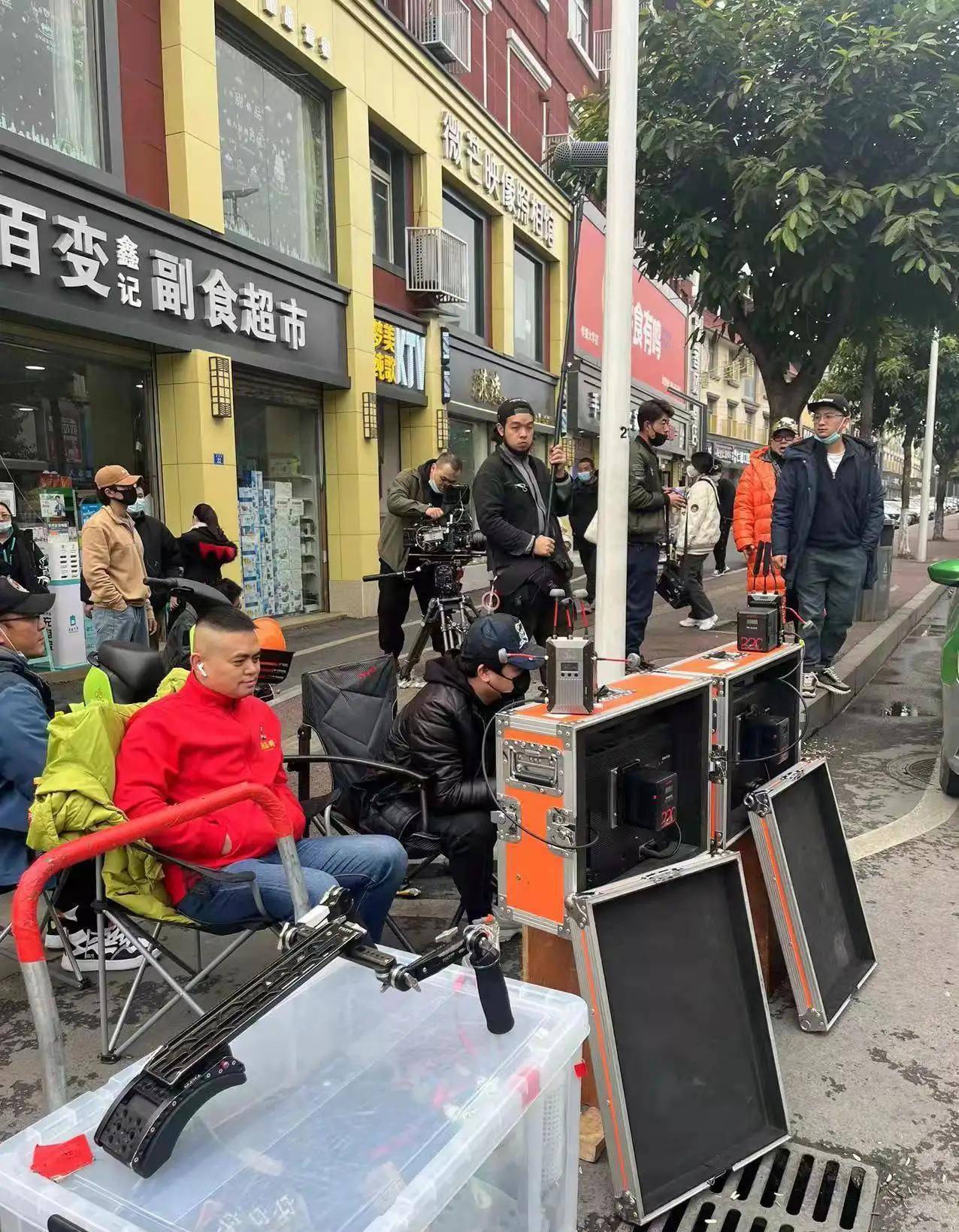 彭波留李进同款光头被泡菜哥撞见娱乐圈都有哪些演员歌手是光头