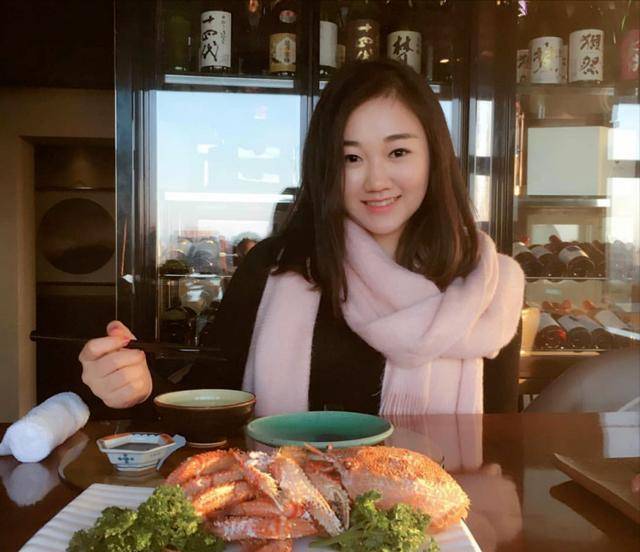 袁九儿的父亲是南京首富袁亚非,他是三胞集团的掌门