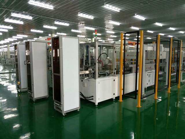 传统锂电池生产设备在生产过程中存在很多机械式,高重复性作业,导致产