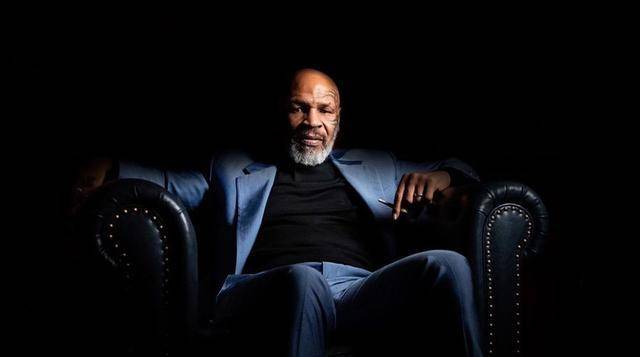 眼眶,下颚骨折了,并且由于泰森攻击力强悍,戈洛塔被击中后脖子快速