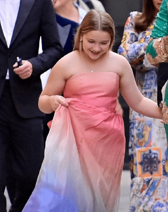 贝克汉姆宠爱小女儿,11岁的小七长得壮实,被网友称为英国王诗龄_中国