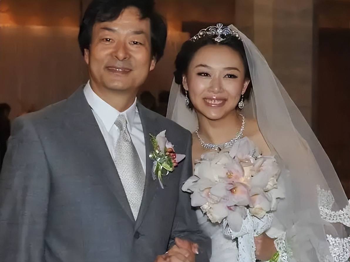 濮存昕老婆宛平嫁初恋男友恩爱几十年女儿出嫁还要倒贴50万