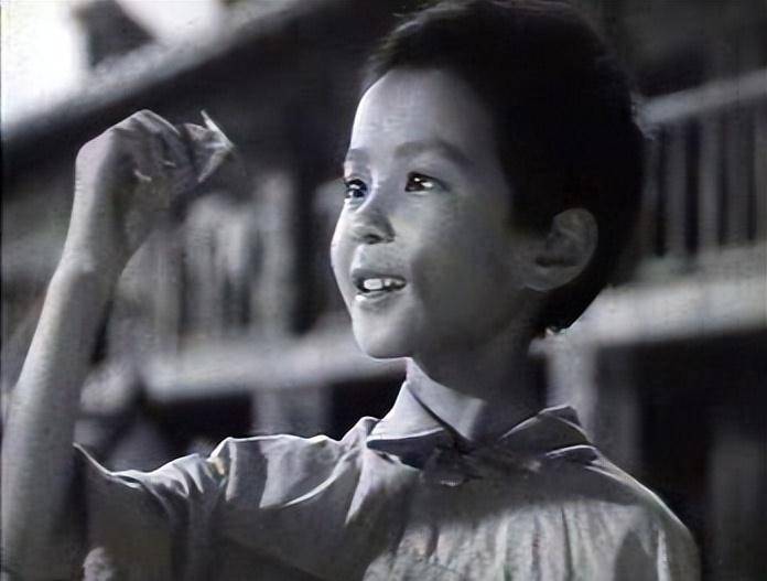 这部影片播出后,方舒饰演的"小萝卜头"受到了大家的喜爱,就算走到路上