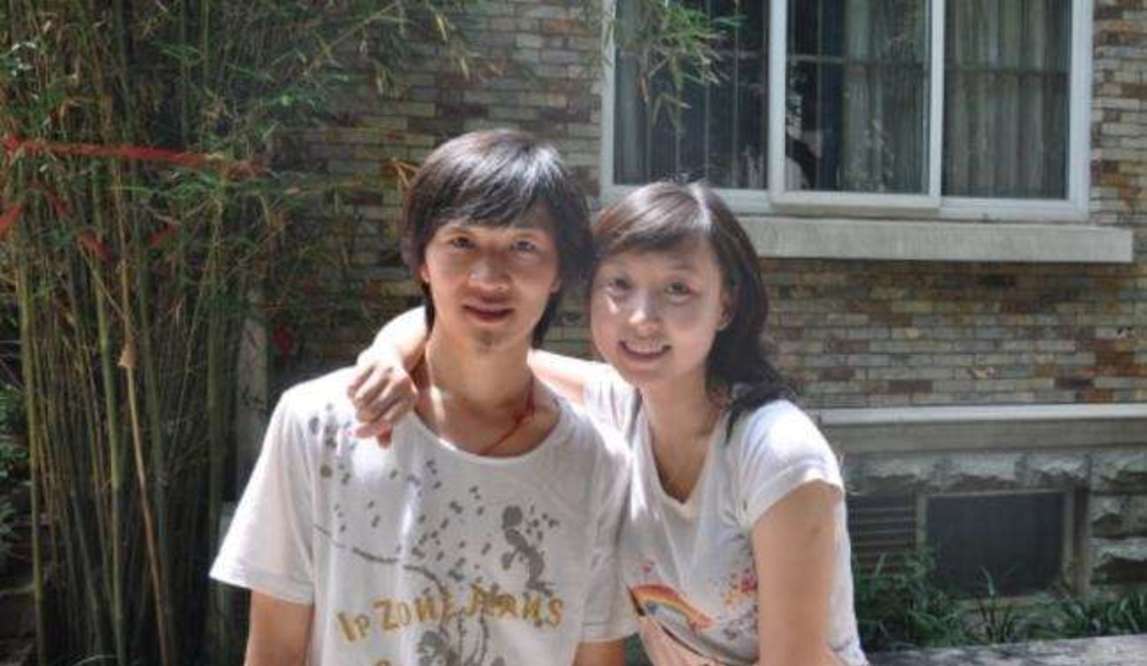 主持人魏笑去世14年,丈夫祁骥的痴爱让人泪目_父母_女儿_吉他