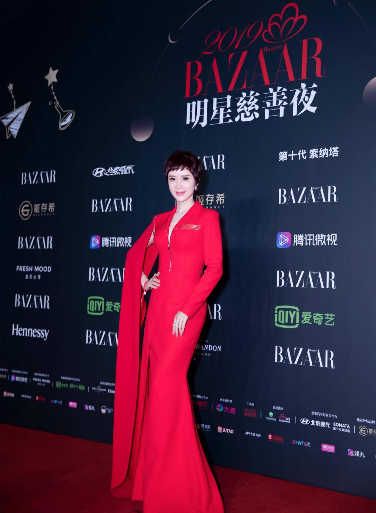 金巧巧气质全开!