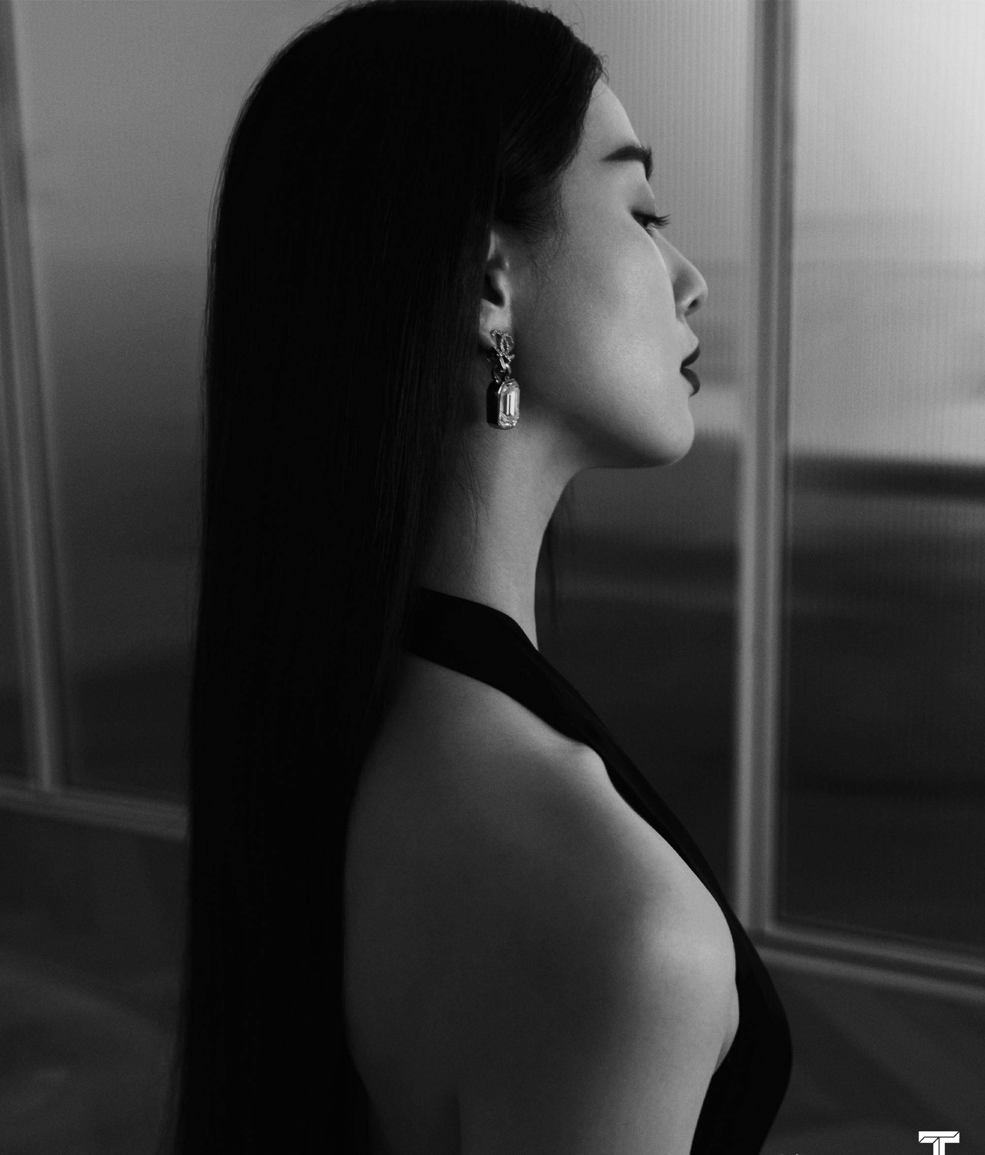 原创刘诗诗最新杂志大片曝光黑发配红唇白玫瑰变成红玫瑰