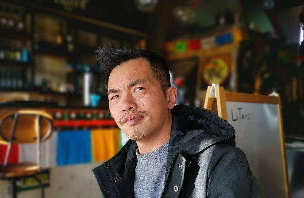 在共同好友的不经意间提及下,丁一舟得知赖敏考上