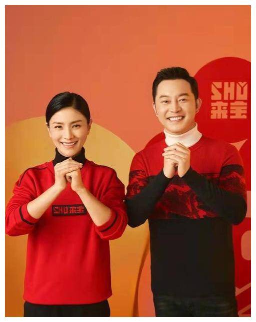 沙溢胡可写真曝光!44岁胡可低马尾活力又减龄,沙溢没胡子更帅气