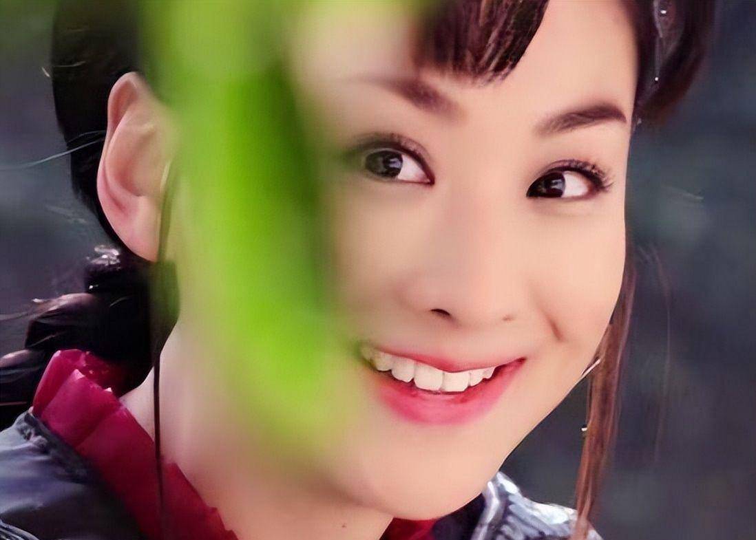 除此之外,穆婷婷在《活佛济公》当中饰演的冷冰心也是一绝.