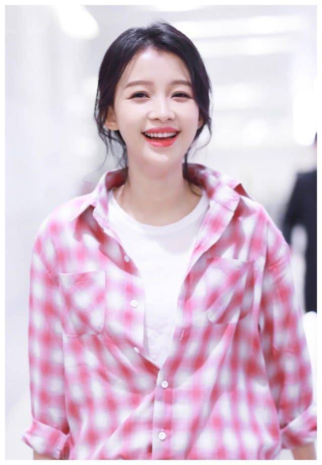 原创孙怡的未修图曝光左腿是直的右腿却弯成了波浪形