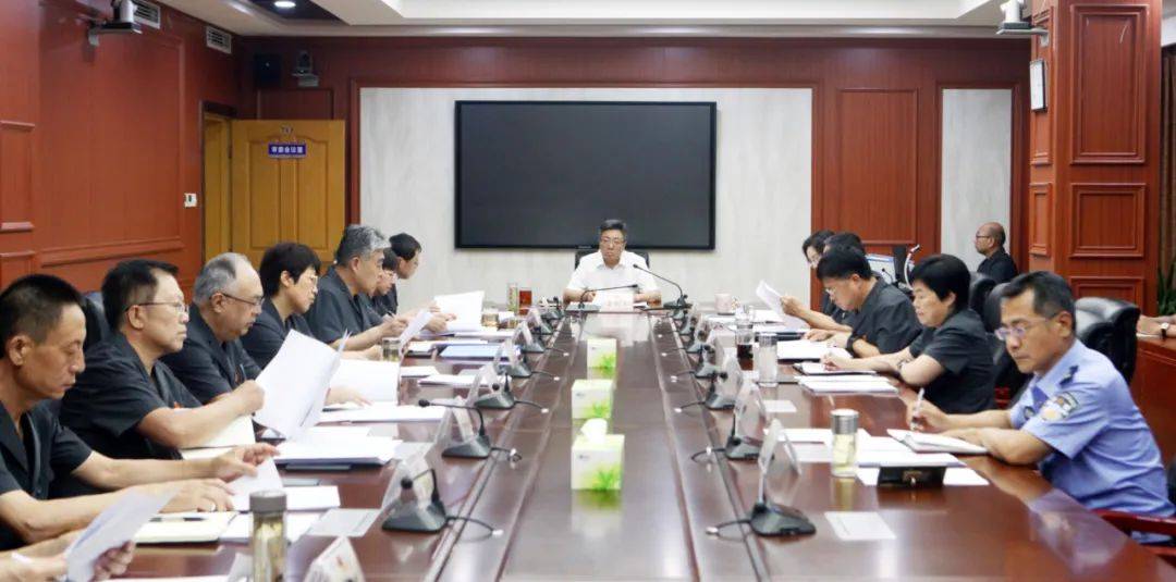 衡水中院院长王利宾主持召开党组会对教育进行再部署再推进