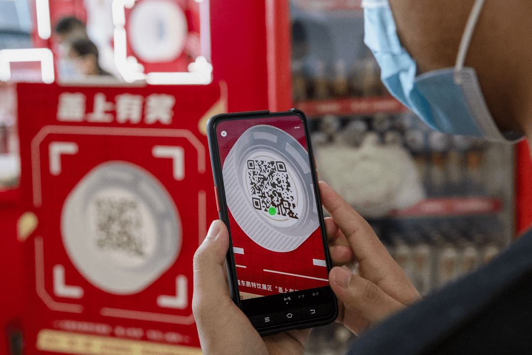 在产线上实现"五码"关联,建设基于二维码的管理系统平台,东鹏不仅借助