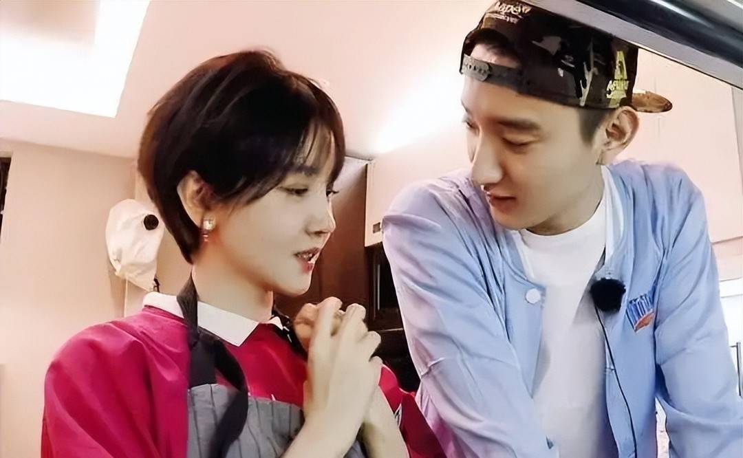 于小彤从未提过受到什么影响,但娱乐圈里重名的也有不少,比如毛晓彤