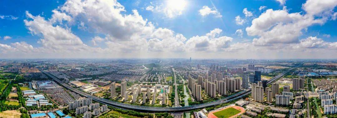 今年新冠肺炎疫情来势汹汹,昆山面临大战大考,既要守住江苏,苏州的"东