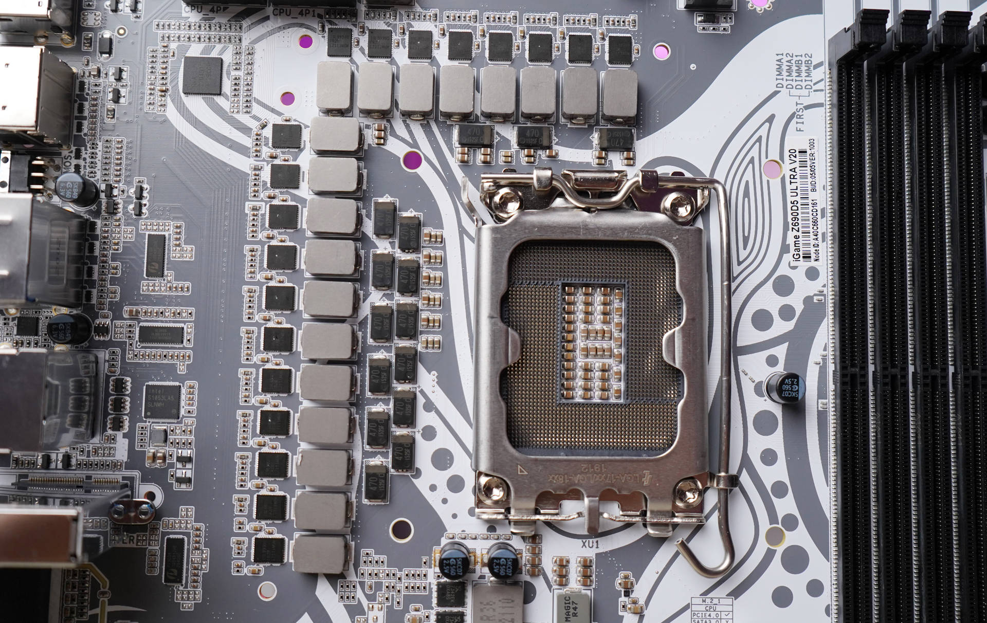 原创七彩虹igamez690d5主板评测性价很高的旗舰带i9没压力