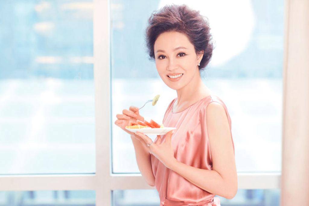 邬倩倩最新美照曝光,与陶慧敏汤唯同属杭州美女,前夫导演尤小刚_前清