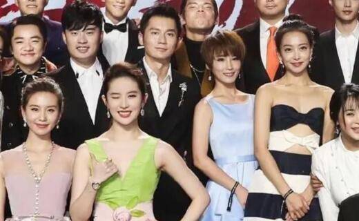 原创为啥没人愿意跟刘亦菲合照了看了这些照片瞬间明白了