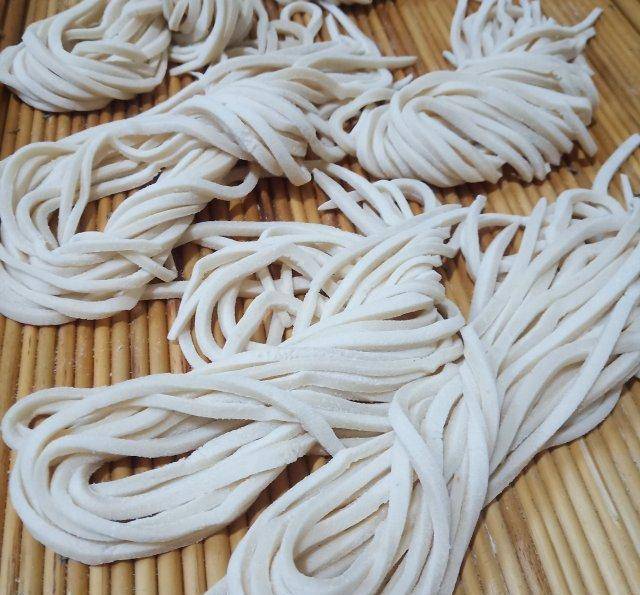 原创热汤面黄豆面面条