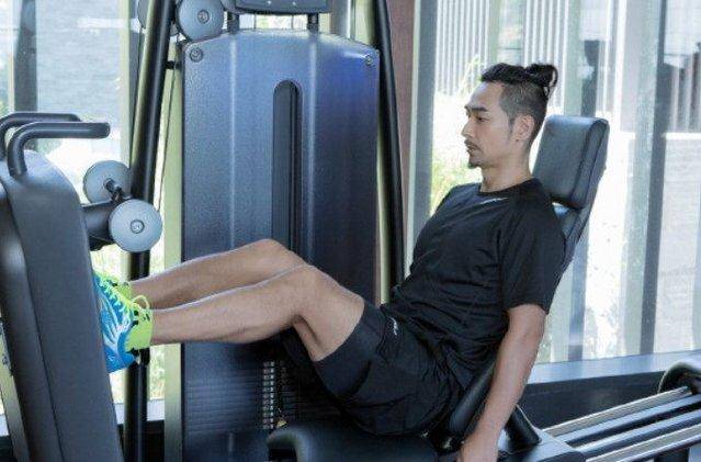 原创48岁的赵文卓健身几十年武功不输其它人为什么就没红呢