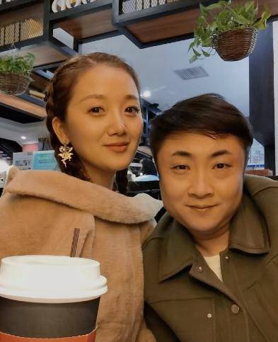 36岁乔杉豪宅曝光,精致复式装修大气,和老婆同框年龄差太明显_莫丹