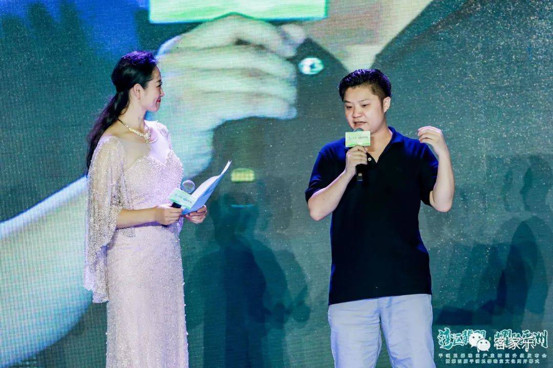 玉雕大师黄日富捐赠十米防疫长卷《每个人都了不起》