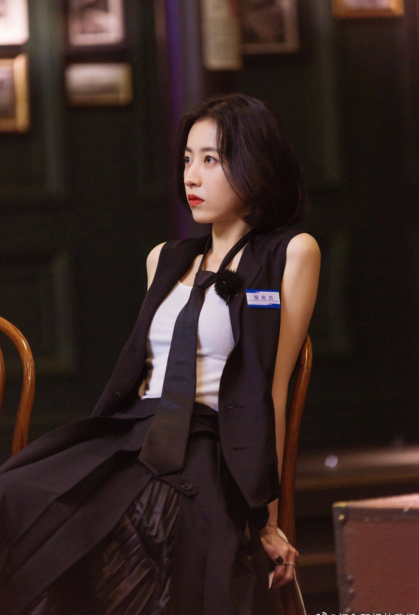 周雨彤学生制服初入职场的我们剧照