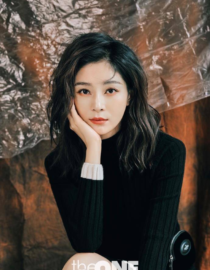 原创岩女郎出道宫斗剧翻红买600元的鞋犹豫一个月她太接地气了