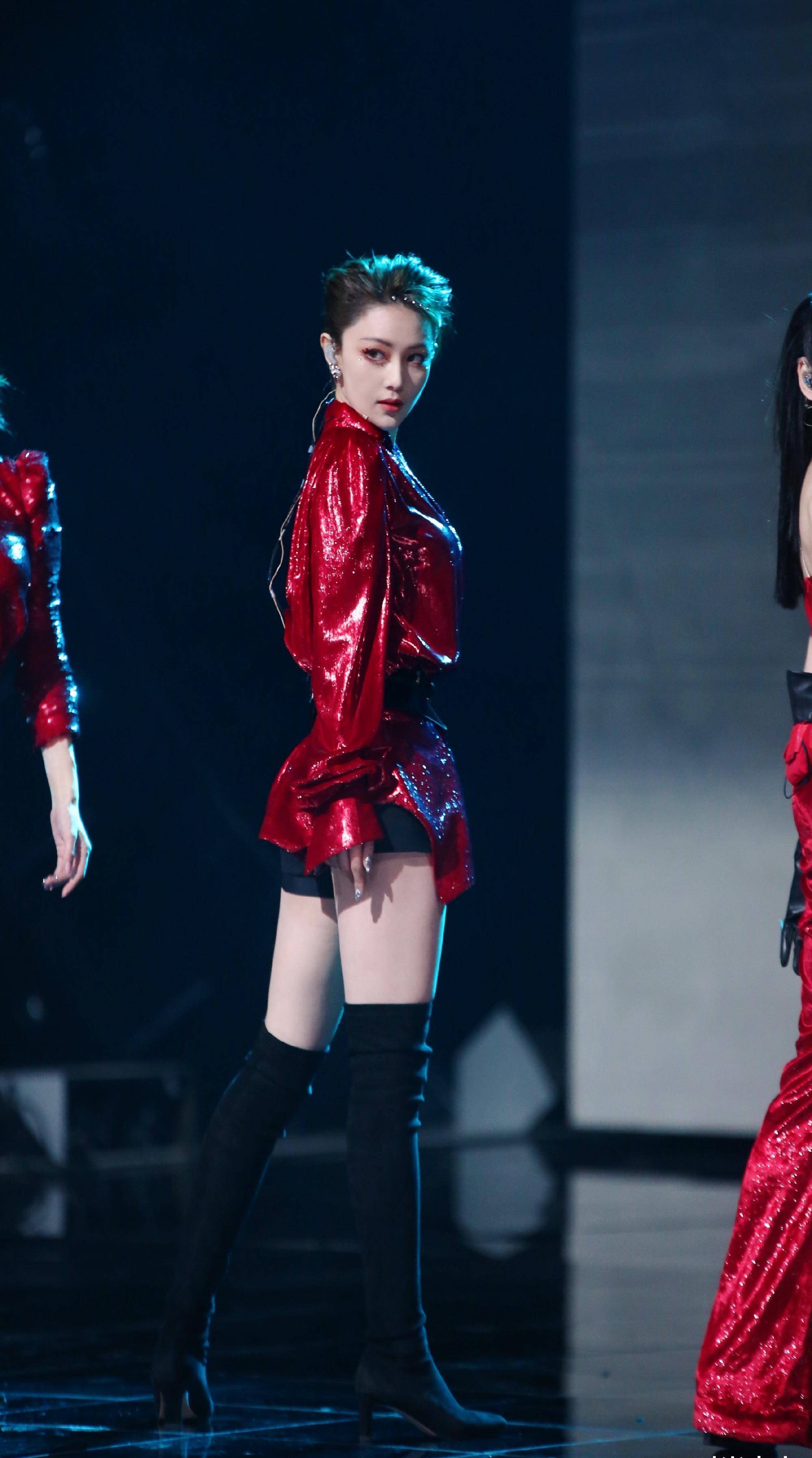 原创这才是动漫女主角张馨予浪姐2后人气大涨发带搭棒球外套好美