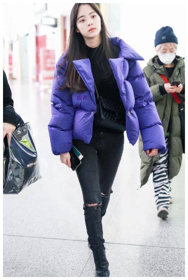 19岁的欧阳娜娜有宝宝的肌肉.