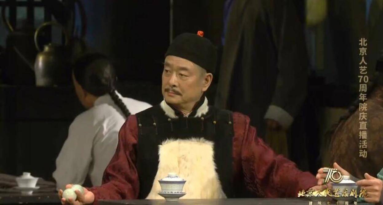 所以濮存昕没有刻意模仿郑榕,而是顺着自己的路子去演绎常四爷,他的常