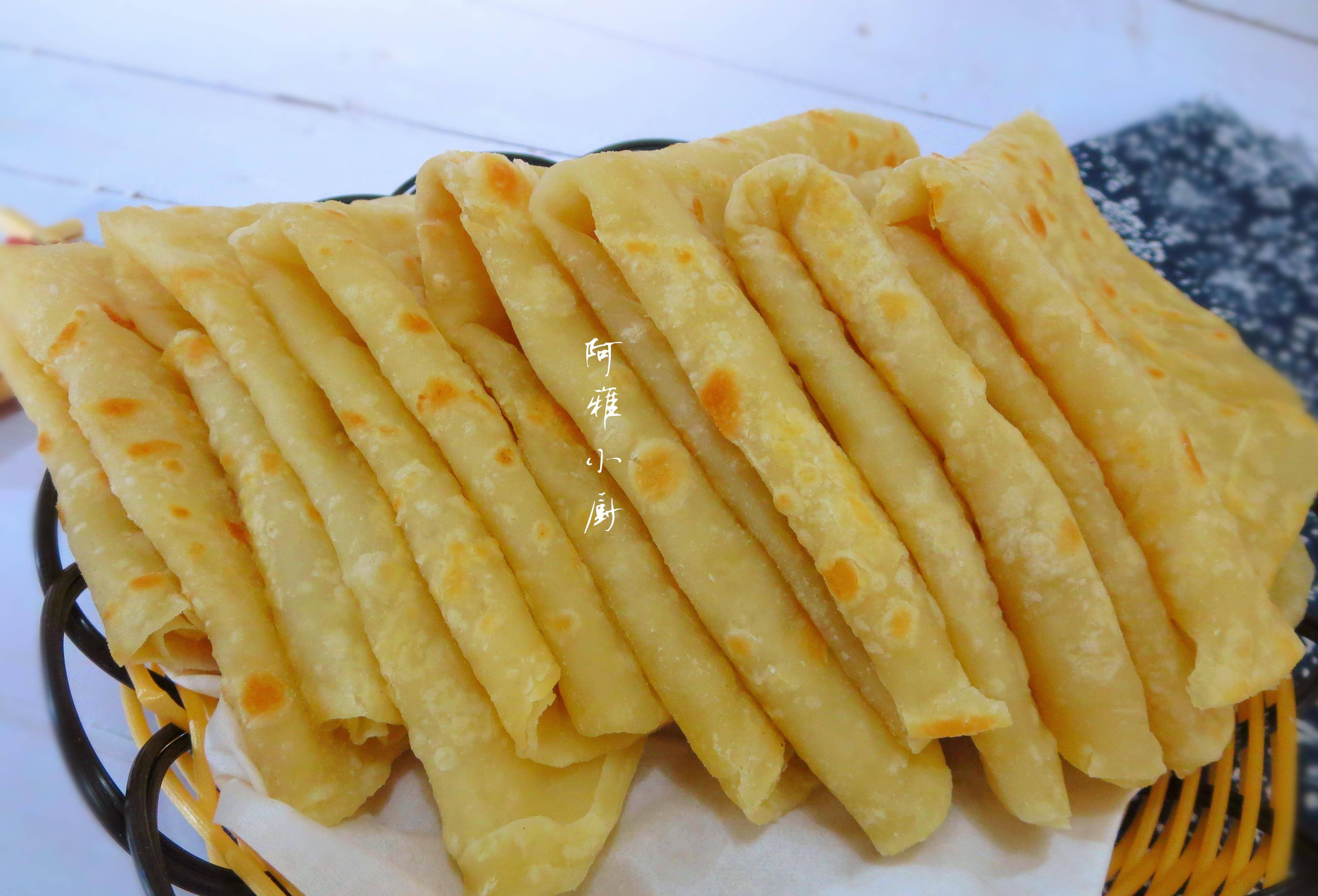大家好,我是阿雅小厨,我发现我家真是爱吃烙饼啊,几天不吃就想了,这个