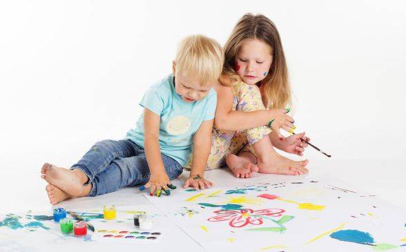 【儿童涂鸦】儿童涂鸦的几个阶段_1-3岁儿童涂鸦特点及教育建议