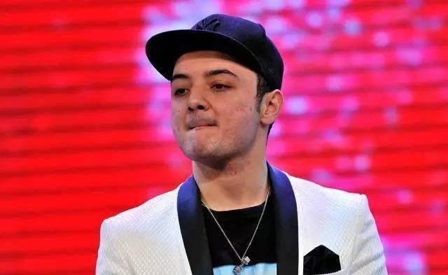 有种逆袭叫阿尔法7岁登春晚18岁秃顶如今因帅气再走红