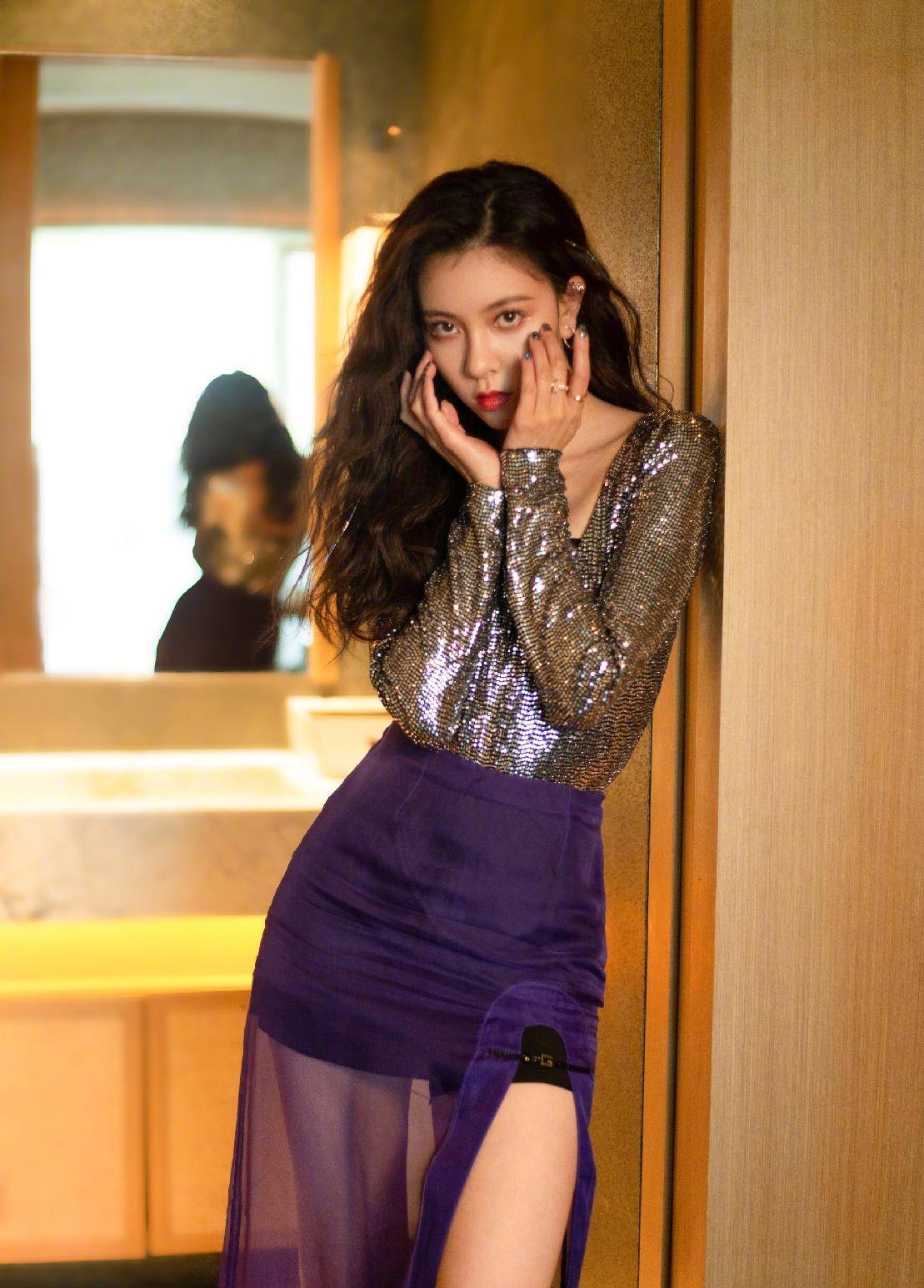 原创宋妍霏穿得好清新白色长裙配防晒衣优雅迷人美到不敢认