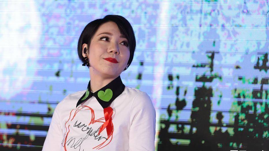 "过气巨星"吴莫愁:暗讽张碧晨背刺,从1.