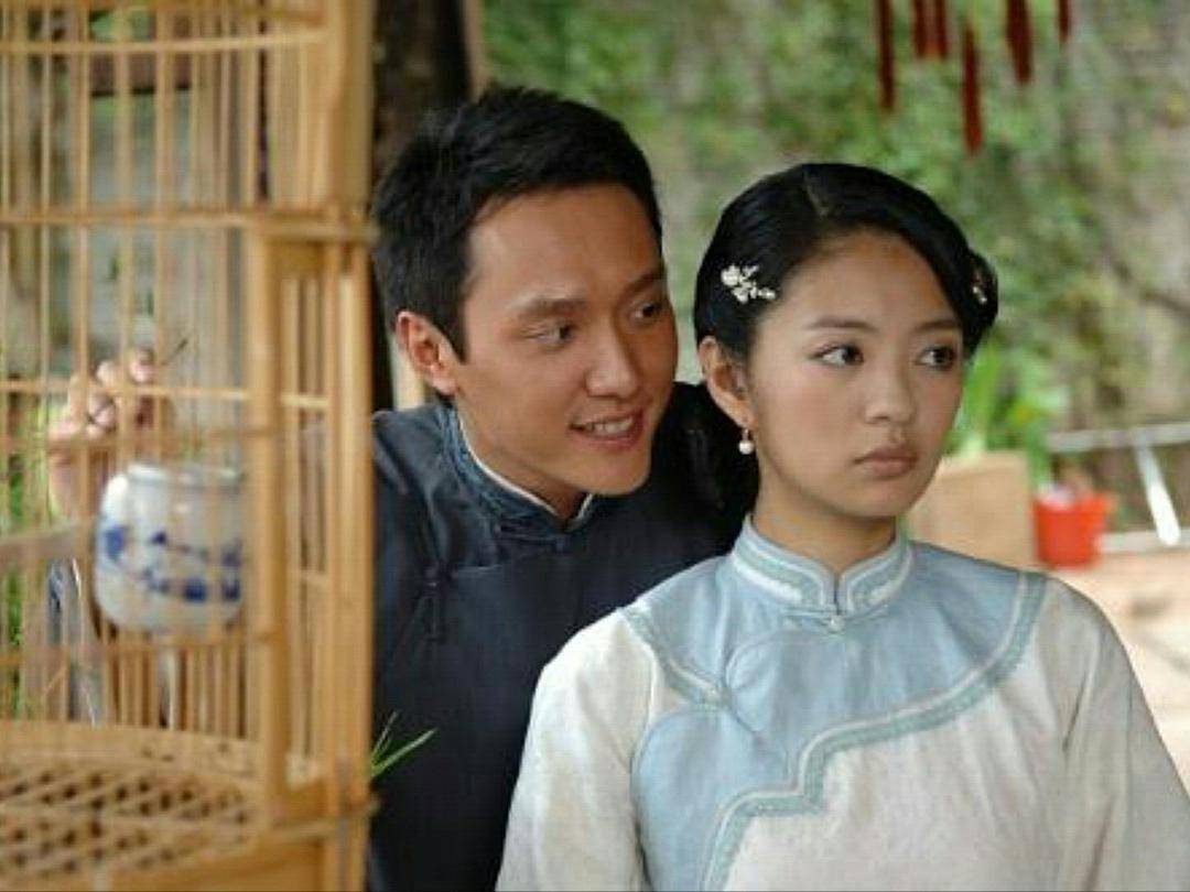 第一次,是2007年拍摄《芸娘》时,那时的冯绍峰和安以轩搭戏.