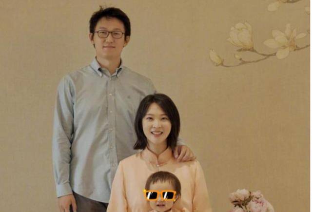 奥运冠军晒爱女周岁照,一家三口其乐融融越来越美_惠若琪_比赛_杨臻博