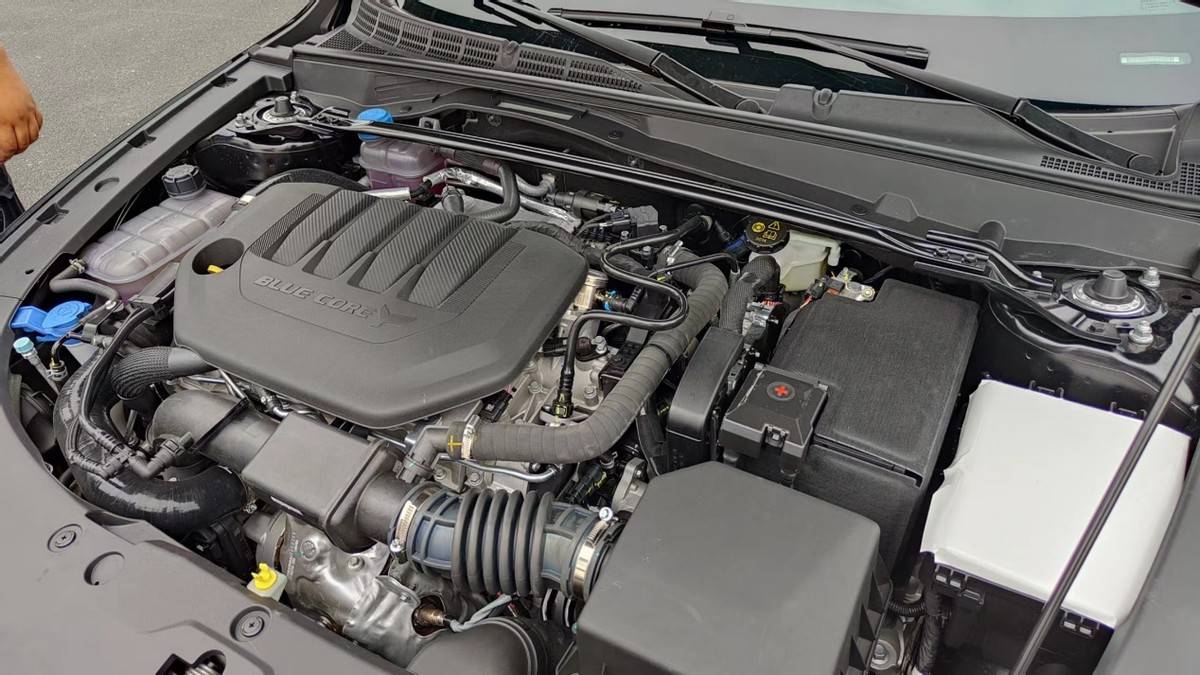 家轿市场的狠货,试驾长安uni-v 2.0t,搭配8at变速箱_搜狐汽车_搜狐网