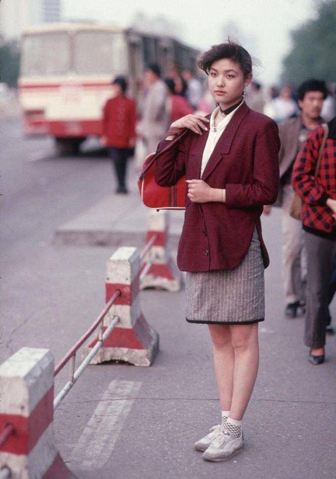 90年代的中国女性老照片在当时非常时尚了