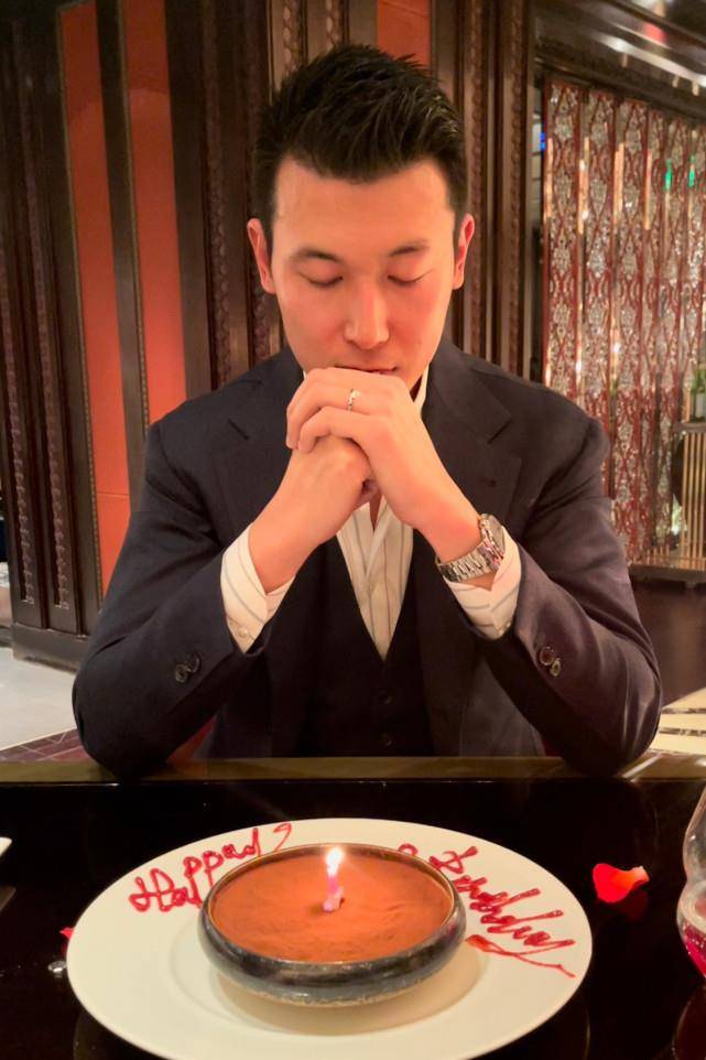 原创朱珠老公王昀佳身份全曝光留学归来后经营西装生意