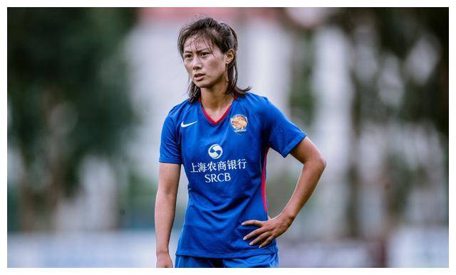 最好的后腰球员是来自武汉女足的马君和姚伟,还有江苏女足的姚凌薇