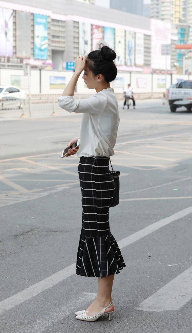 原创半身鱼尾裙尖头裸跟鞋30岁女人这样穿温柔优雅又精致