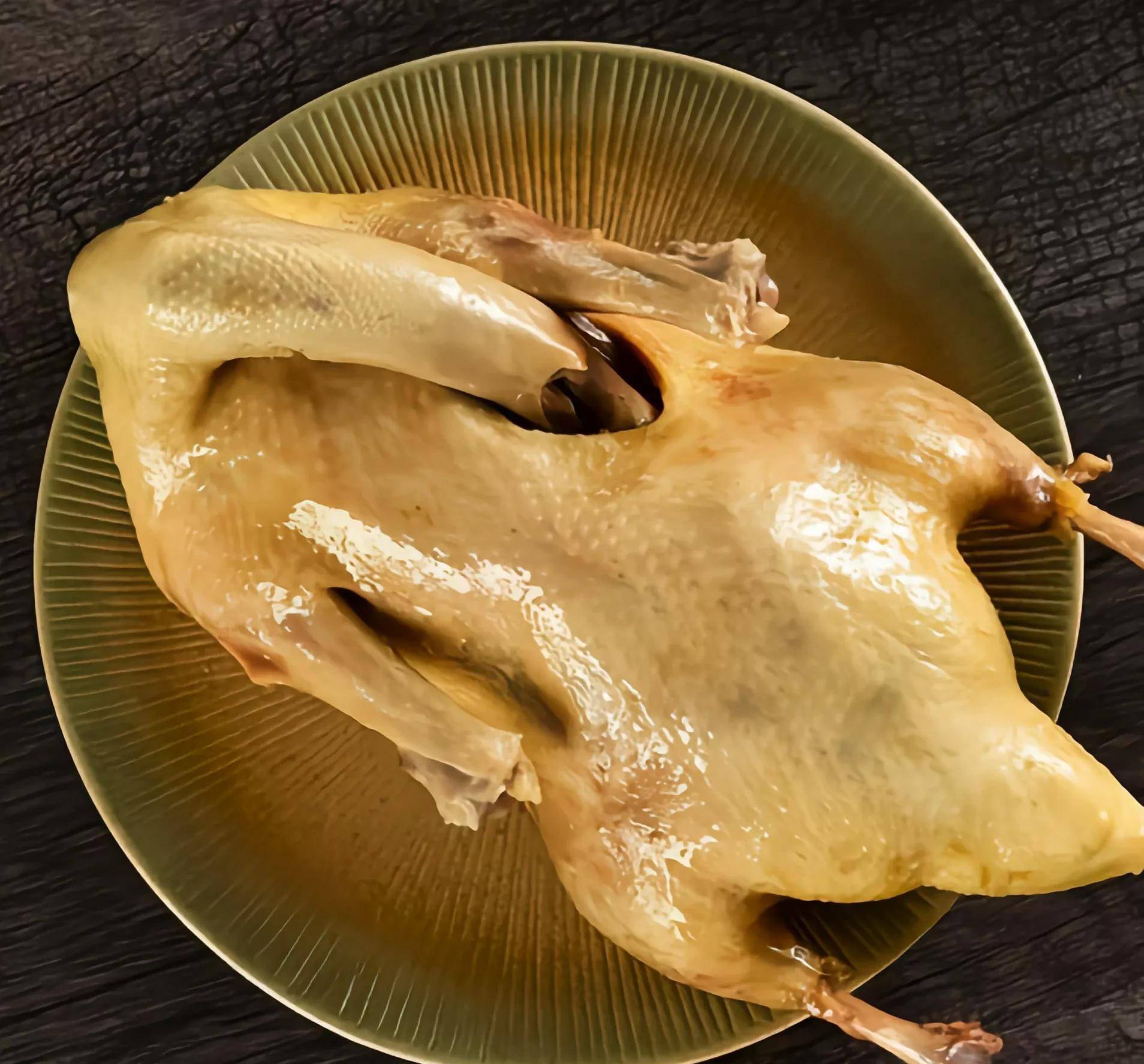 商业版传统盐水鸭配方与加工制作方法主料:白条鸭每只净重1750克