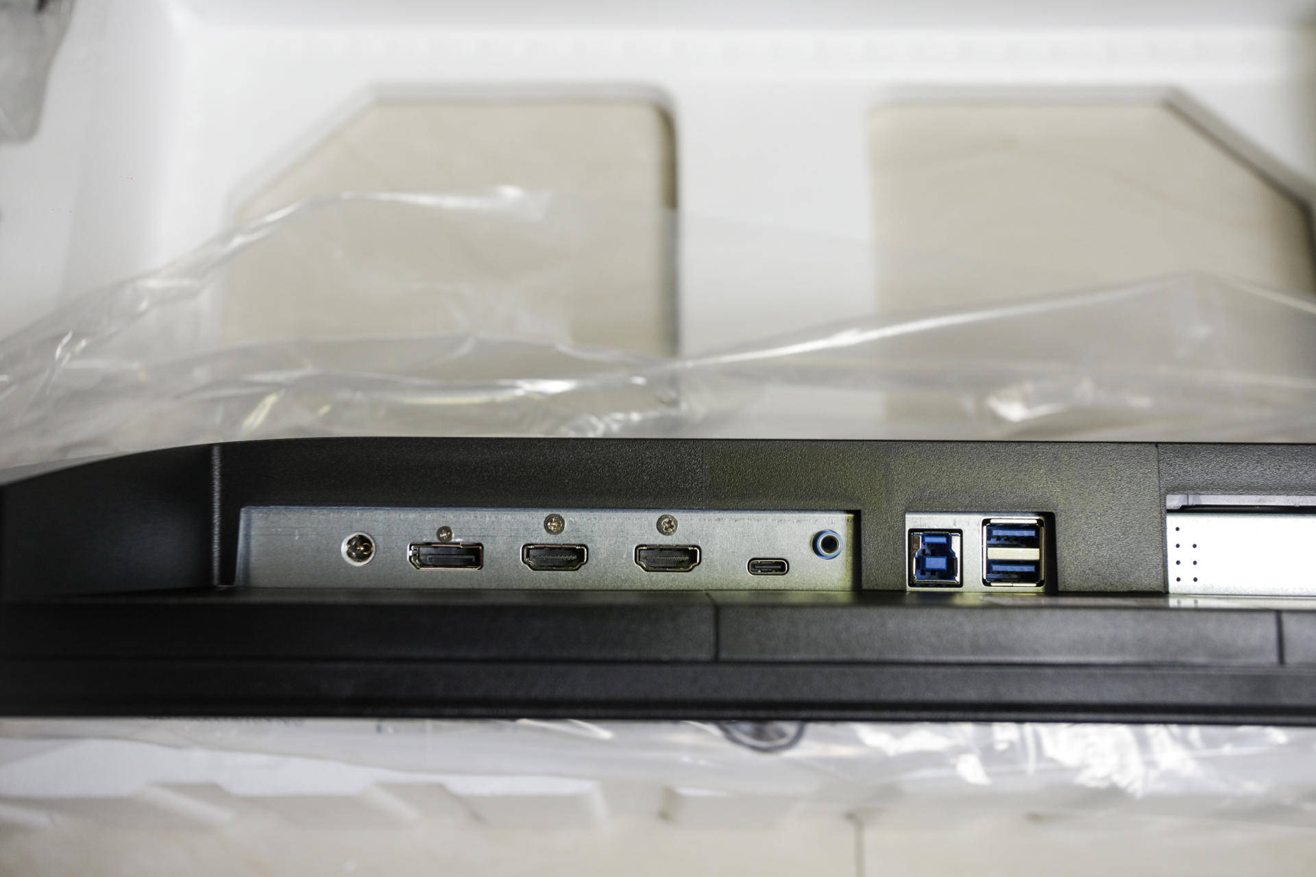 联合创新,优派,冠捷三款显示器横评_接口_type-c_底座
