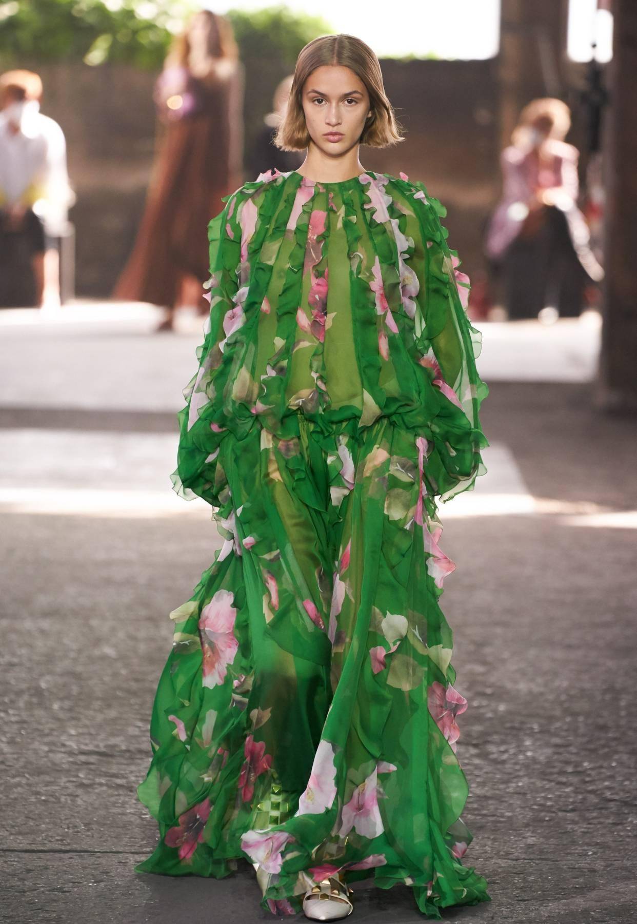 valentino连衣裙花红叶绿:春天想穿的"颜色"都在这了_绿色_紫色_感觉