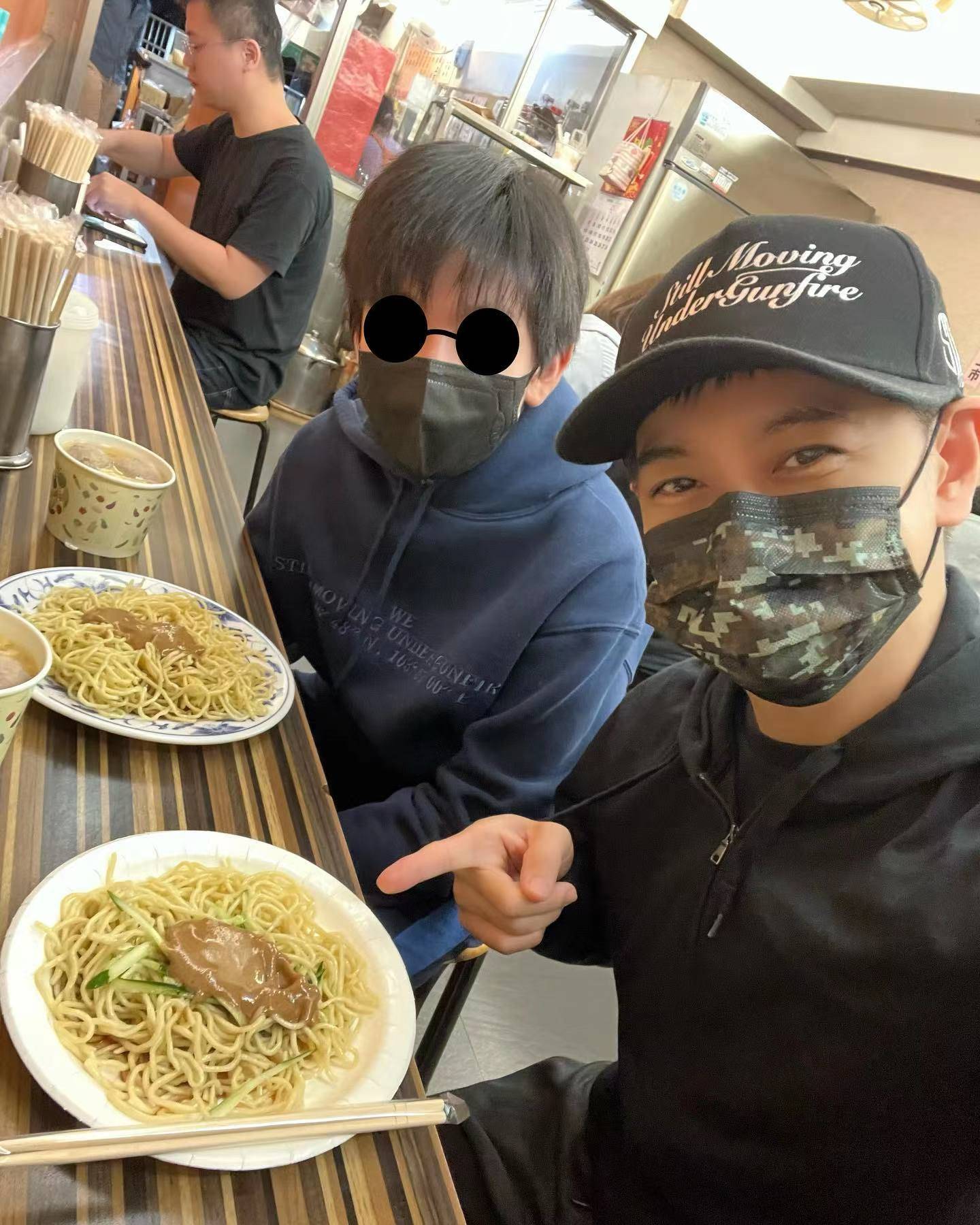 林志颖晒父亲年轻旧照,高颜值古装超惊艳