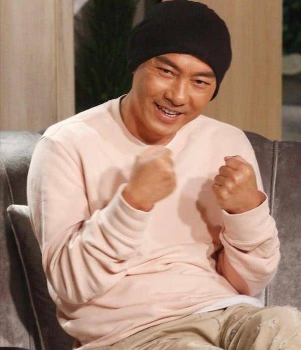 张卫健明褒暗贬妻子笑点低 自曝求婚时全身就穿了一条肉色的内裤_张茜