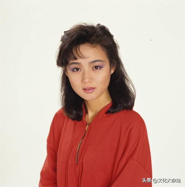 年轻时的裴宗玉出道35年,为了更好出演角色,裴宗玉的体重一直维持在43