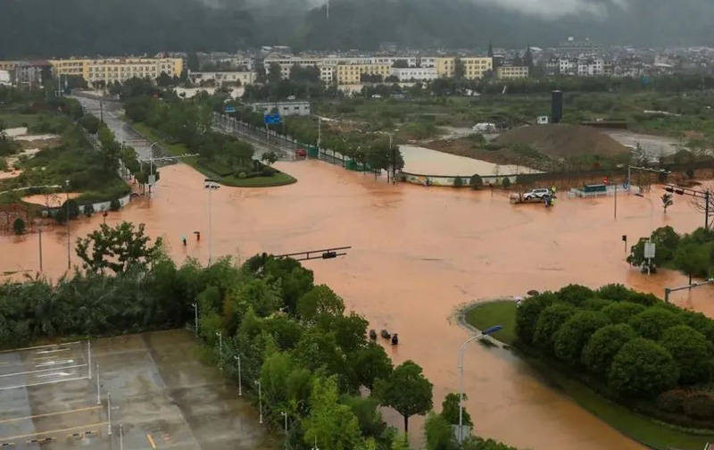 梅雨季来袭浙江各地闻汛而动